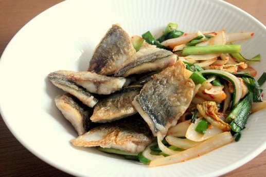 アジとキムチのバター焼き